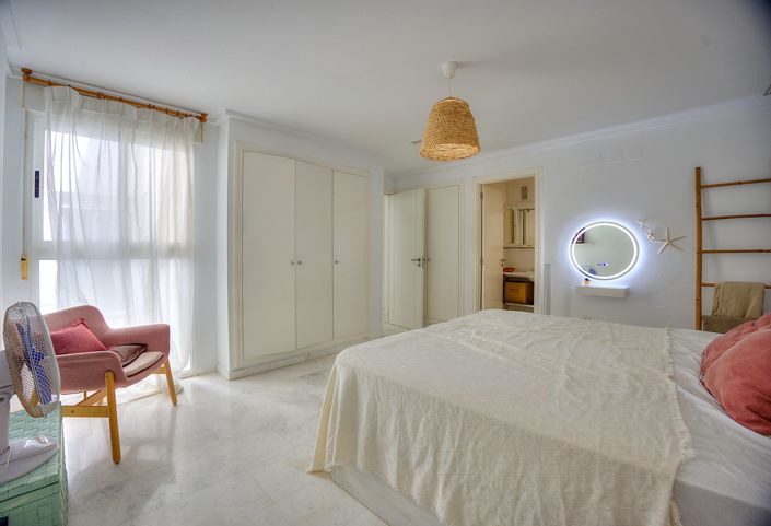 Image No.17-3 Bed Apartment for sale