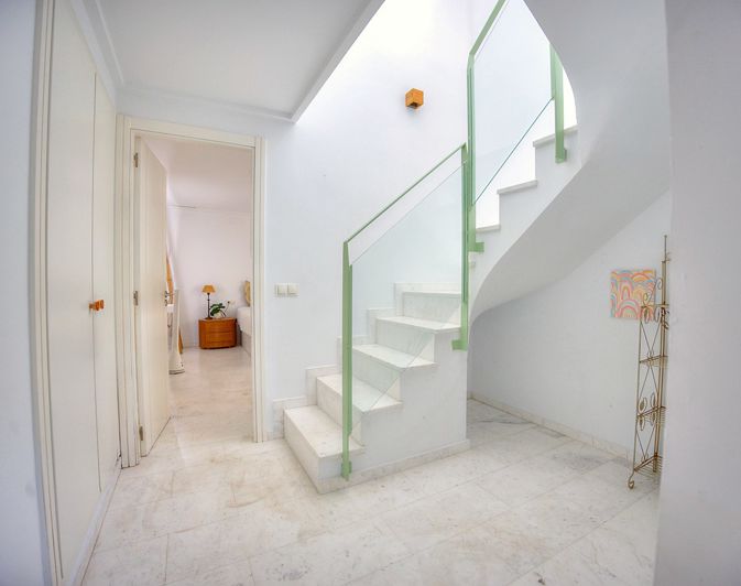 Image No.20-3 Bed Apartment for sale