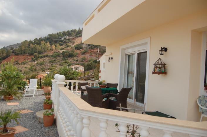 Image No.5-2 Bed House for sale