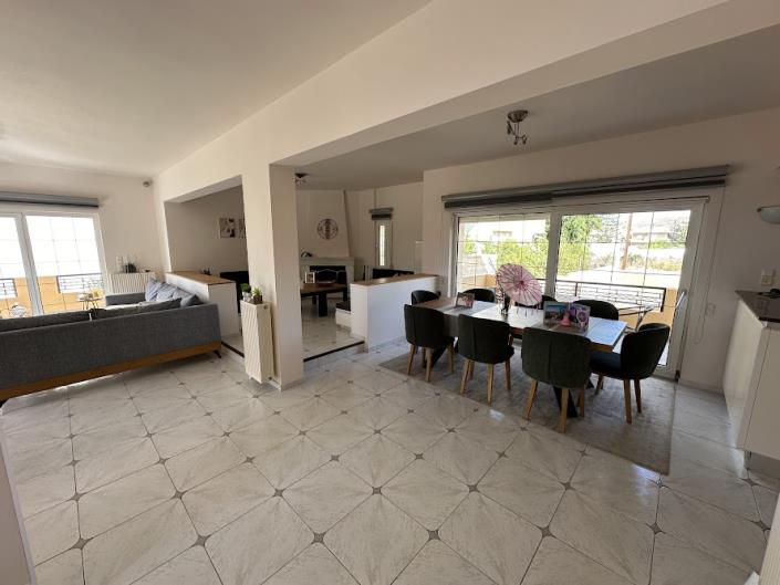 Image No.5-Maison de 4 chambres à vendre à Kokkini Hani