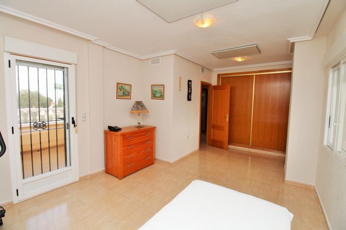 Image No.17-3 Bed Villa for sale