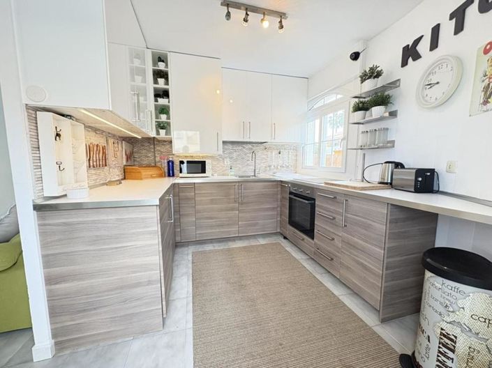 Image No.12-2 Bed Townhouse for sale
