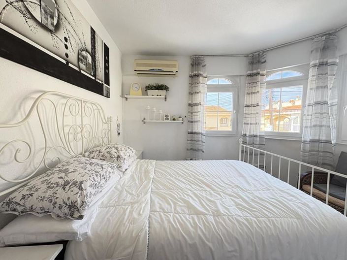 Image No.20-2 Bed Townhouse for sale
