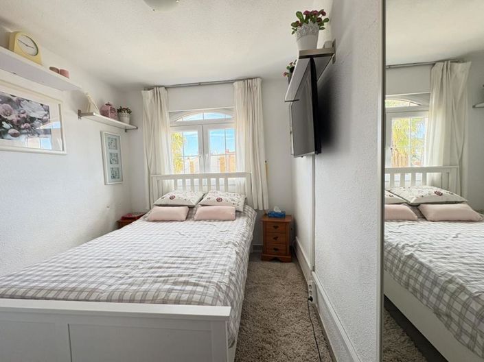 Image No.23-2 Bed Townhouse for sale