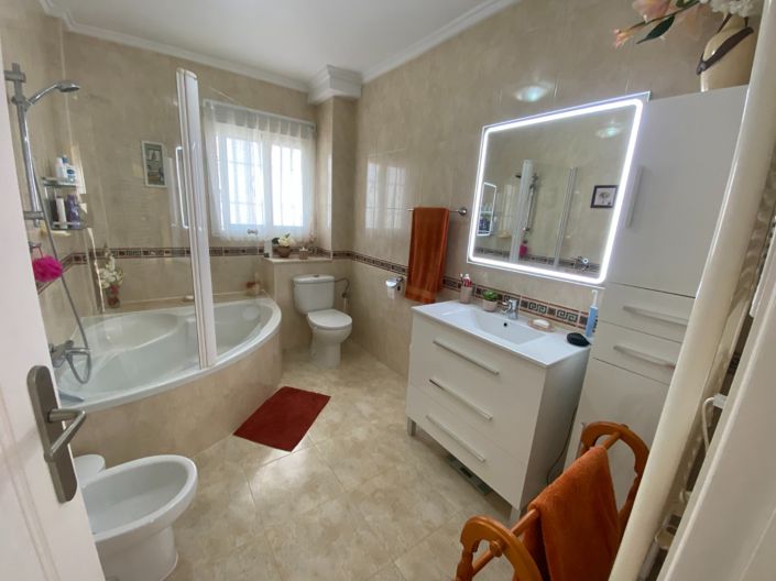 Image No.18-3 Bed House for sale