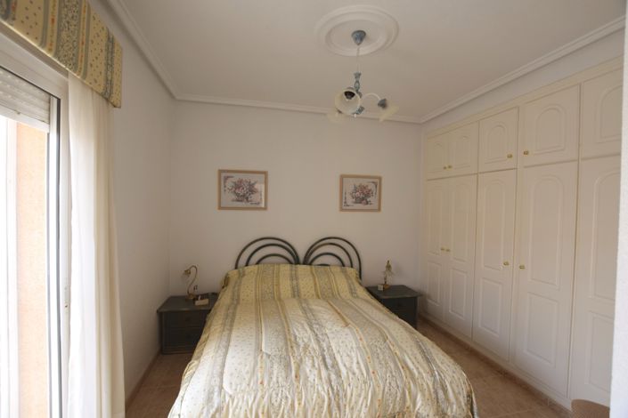 Image No.18-3 Bed House for sale