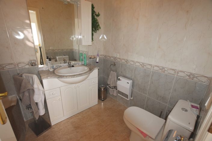 Image No.20-3 Bed House for sale