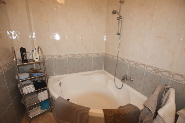 Image No.21-3 Bed House for sale