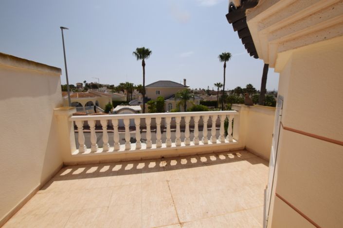 Image No.24-3 Bed House for sale