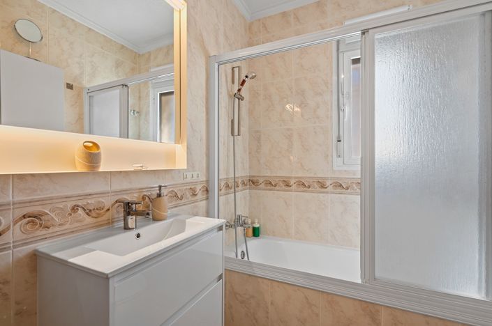 Image No.19-3 Bed House for sale