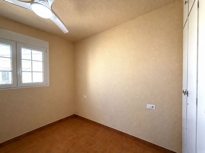 Image No.16-5 Bed Townhouse for sale