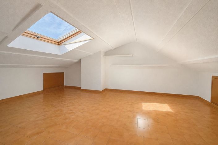 Image No.5-5 Bed Townhouse for sale