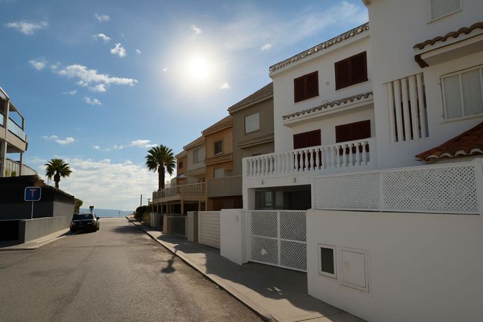 Image No.7-5 Bed Townhouse for sale
