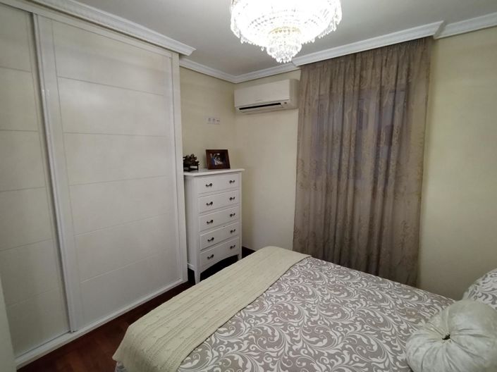 Image No.12-3 Bed Flat for sale