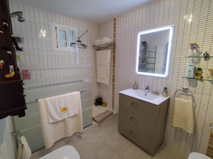 Image No.18-3 Bed Flat for sale
