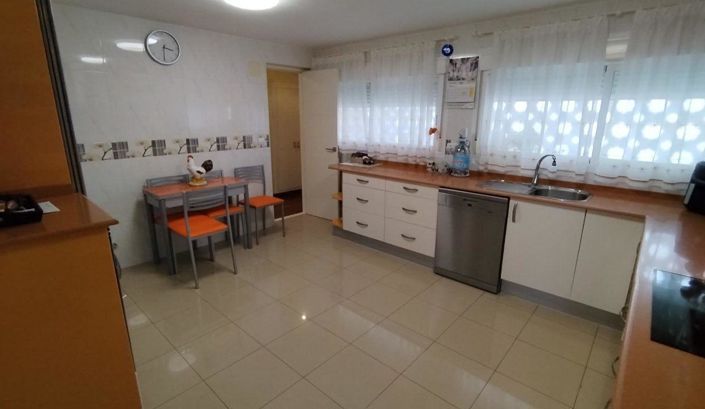 Image No.8-3 Bed Flat for sale