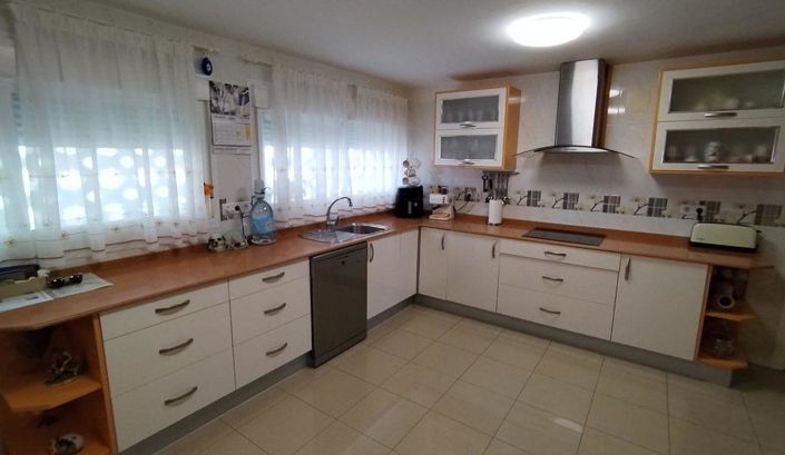 Image No.9-3 Bed Flat for sale