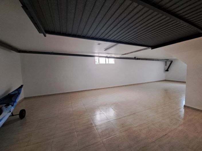 Image No.11-4 Bed Townhouse for sale