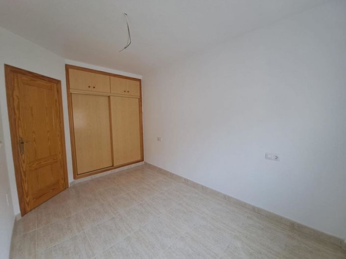 Image No.15-4 Bed Townhouse for sale