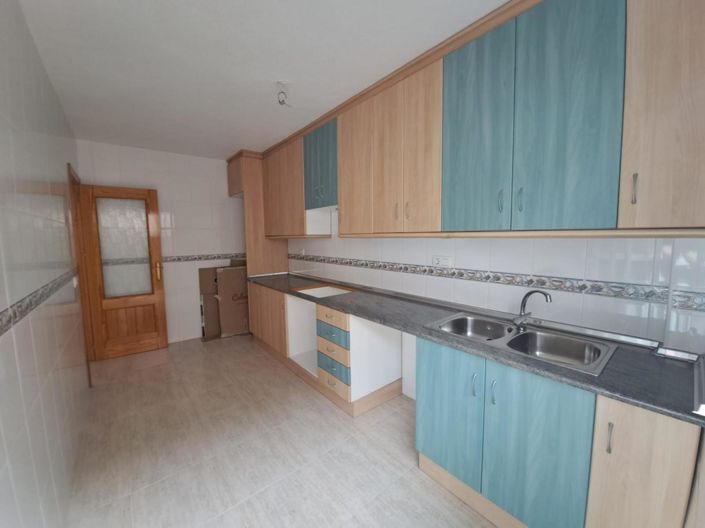 Image No.16-4 Bed Townhouse for sale