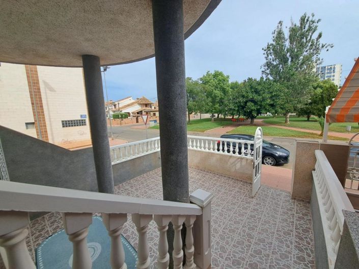 Image No.18-4 Bed Townhouse for sale