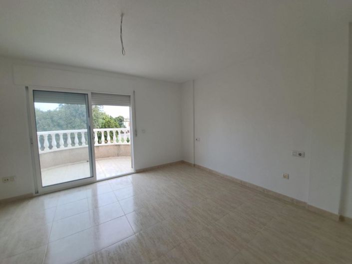 Image No.20-4 Bed Townhouse for sale