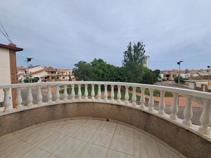 Image No.4-4 Bed Townhouse for sale