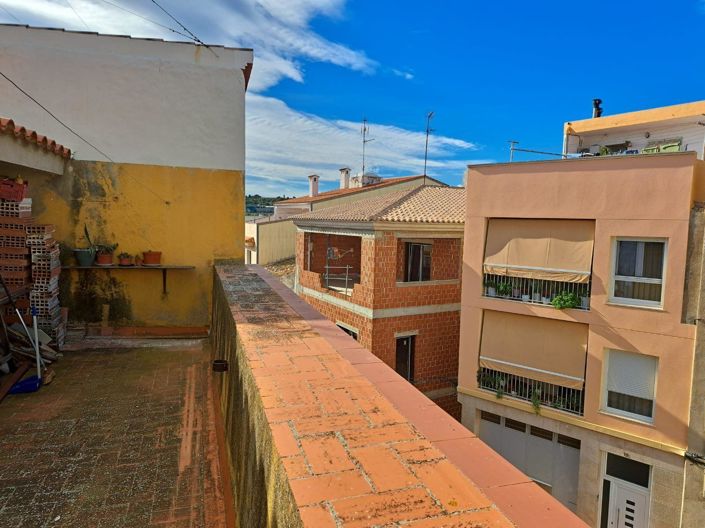 Image No.17-4 Bed Townhouse for sale