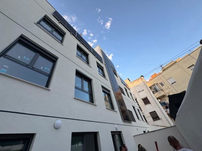 Image No.18-4 Bed Flat for sale