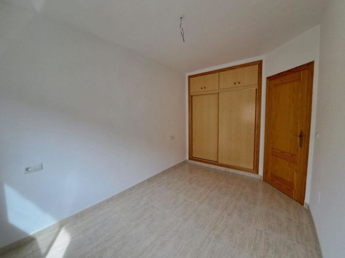 Image No.11-4 Bed Townhouse for sale