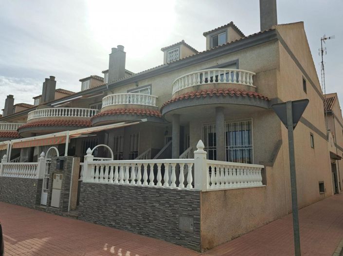 Image No.13-4 Bed Townhouse for sale