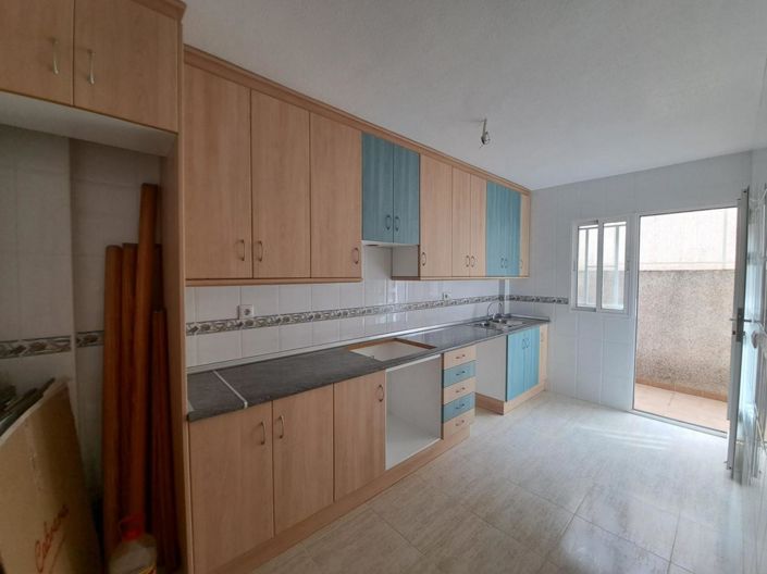 Image No.19-4 Bed Townhouse for sale