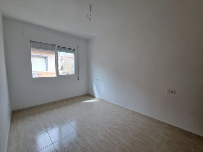 Image No.4-4 Bed Townhouse for sale