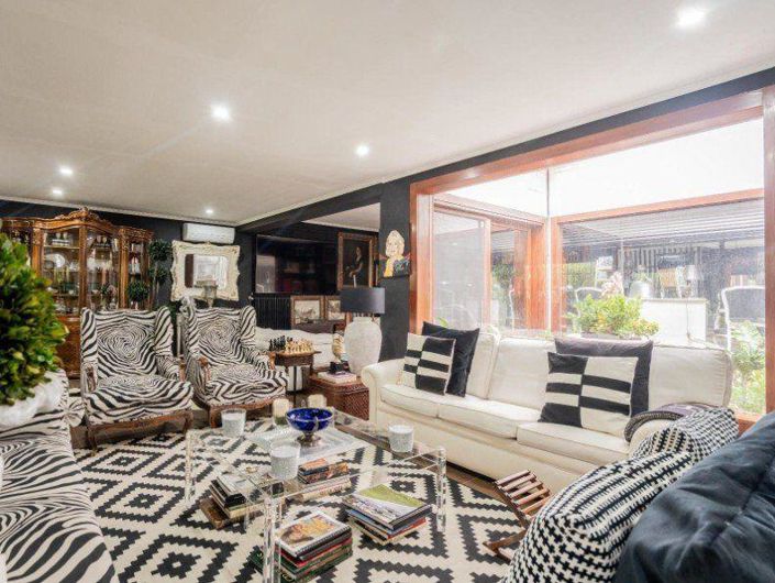 Image No.17-6 Bed Townhouse for sale