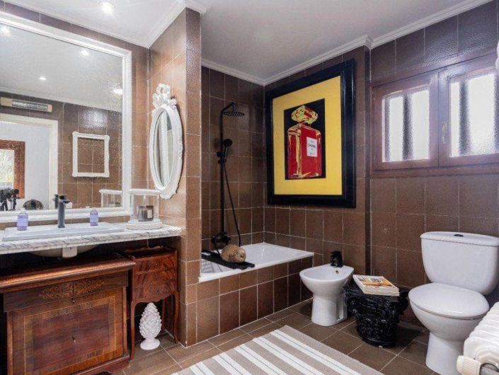 Image No.18-6 Bed Townhouse for sale
