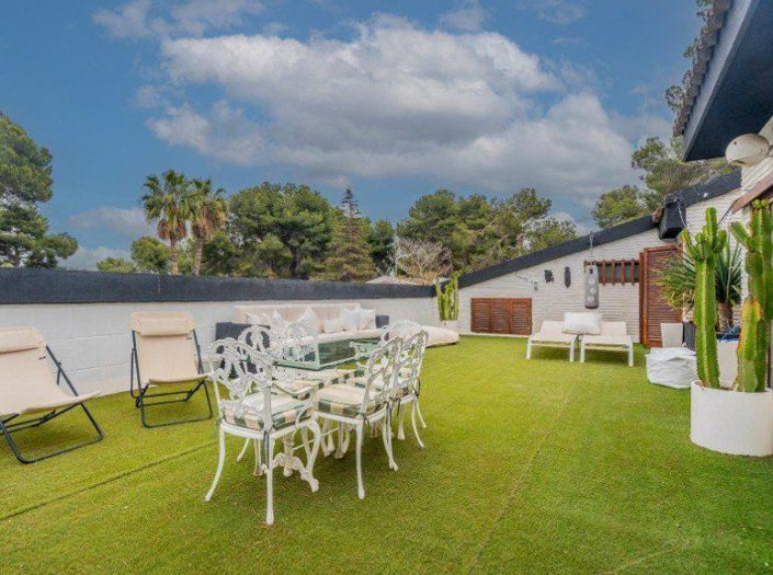 Image No.22-6 Bed Townhouse for sale