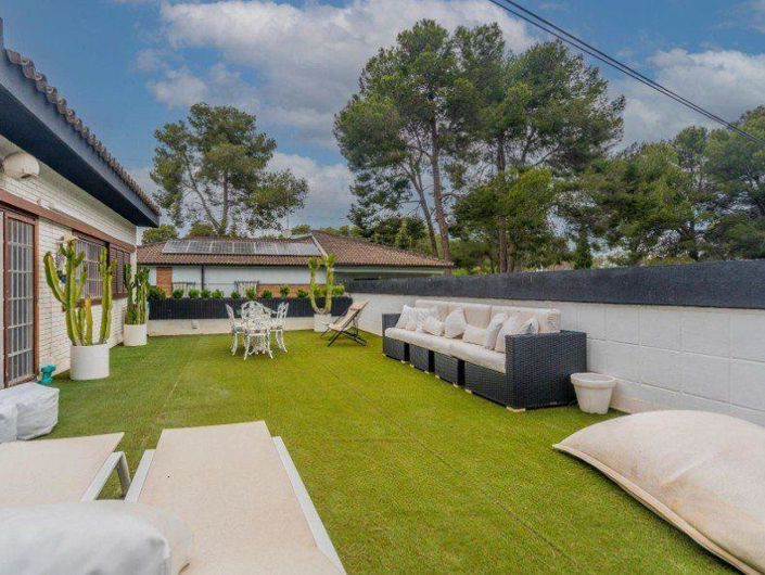 Image No.24-6 Bed Townhouse for sale