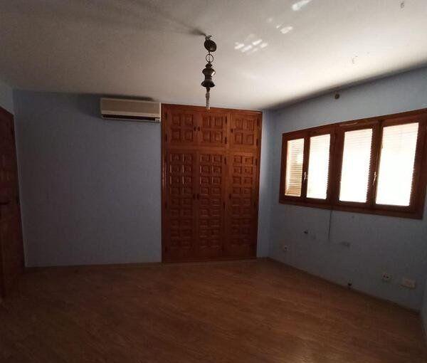 Image No.12-7 Bed Townhouse for sale