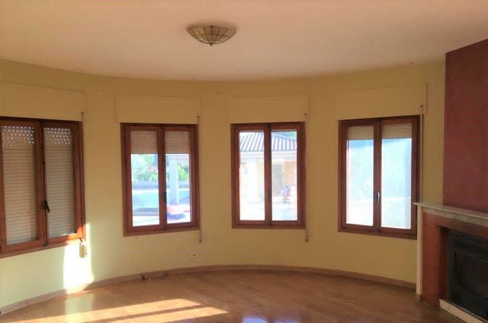 Image No.29-7 Bed Townhouse for sale