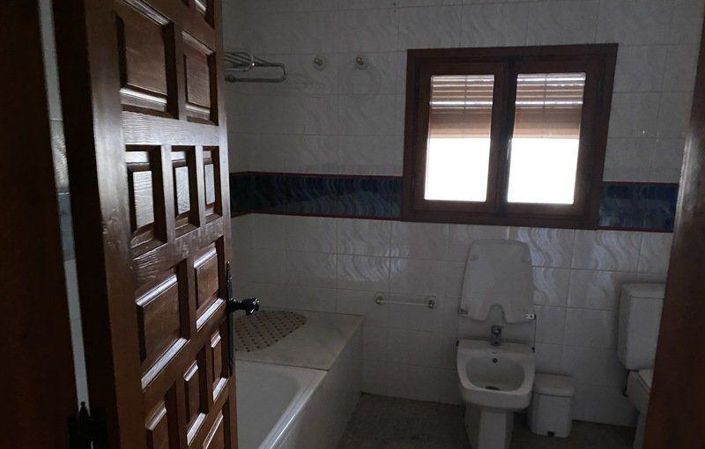 Image No.33-7 Bed Townhouse for sale