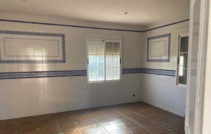 Image No.38-7 Bed Townhouse for sale