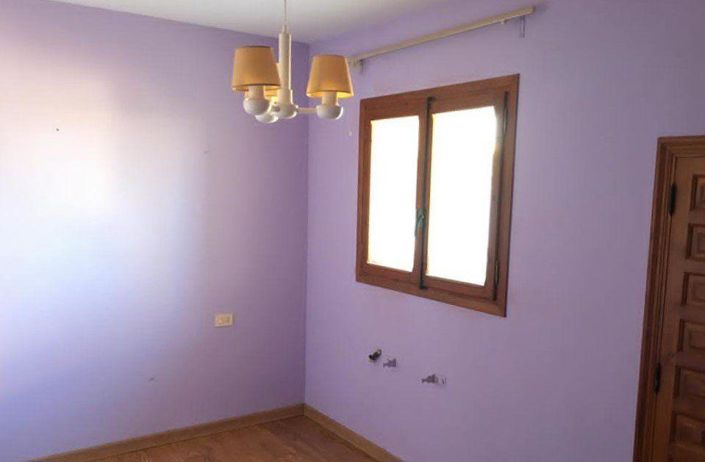 Image No.40-7 Bed Townhouse for sale