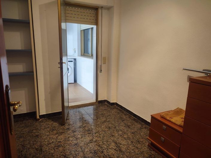 Image No.18-4 Bed Flat for sale