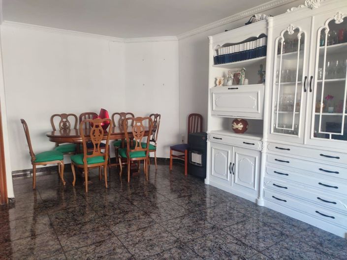 Image No.8-4 Bed Flat for sale