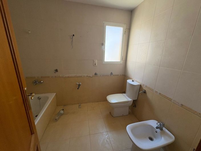 Image No.12-3 Bed Townhouse for sale