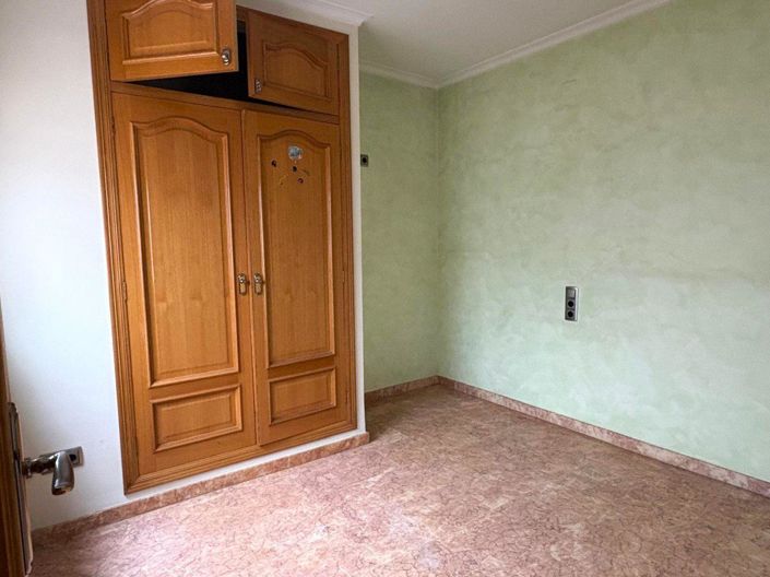 Image No.16-4 Bed Townhouse for sale