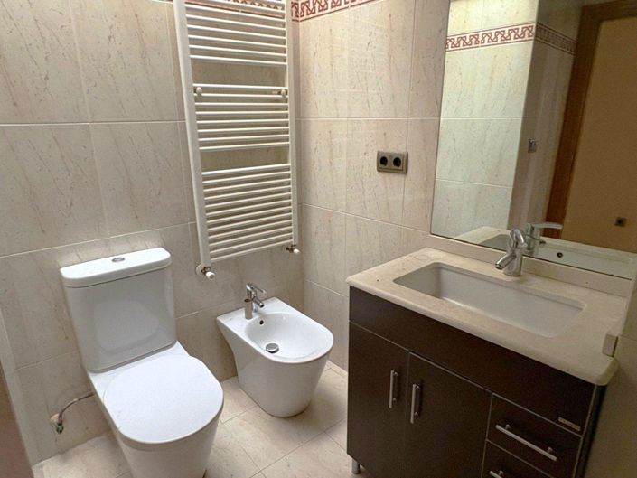 Image No.20-4 Bed Townhouse for sale