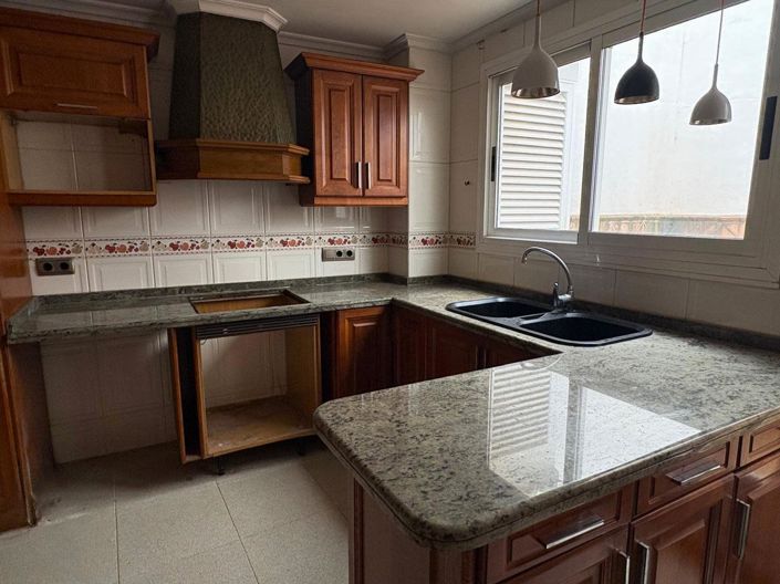 Image No.8-4 Bed Townhouse for sale
