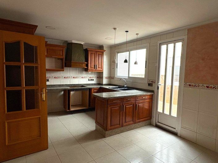 Image No.9-4 Bed Townhouse for sale