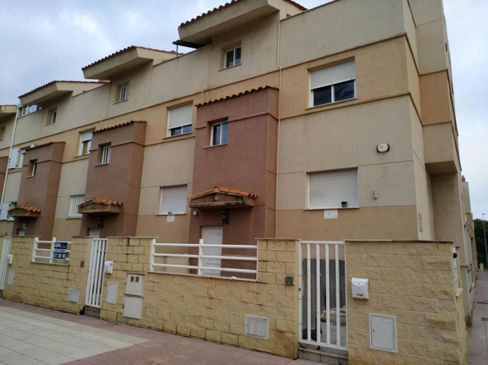Image No.10-6 Bed Townhouse for sale